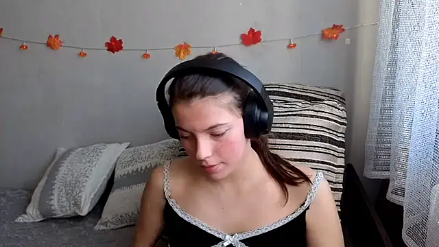 CutieAnny online show from October 2025 04:57:01 AM