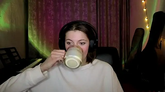 CutieAnny online show from February 2026 08:06:01 PM