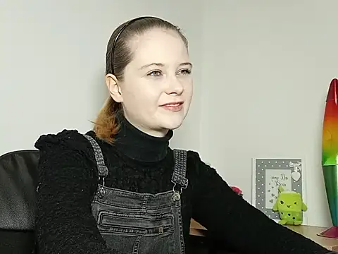 LydiaYoung online show from October 2025 06:09:01 PM