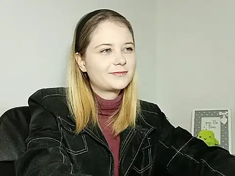 LydiaYoung online show from November 2025 07:14:01 PM