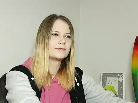 LydiaYoung online show from November 2025 07:24:02 PM