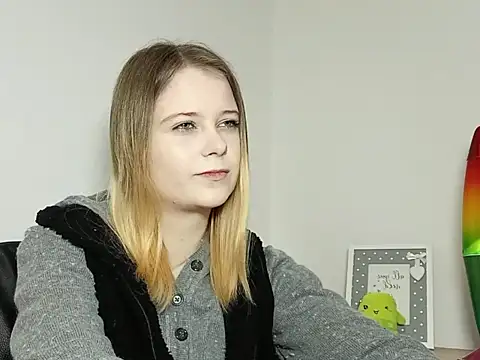 LydiaYoung online show from November 2025 07:12:01 PM