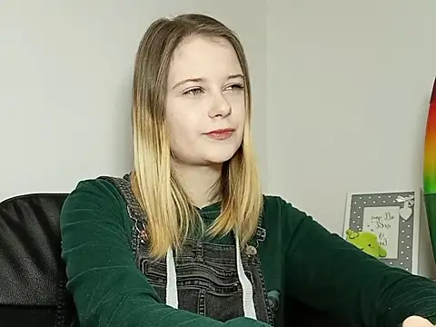 LydiaYoung online show from November 2025 07:13:01 PM