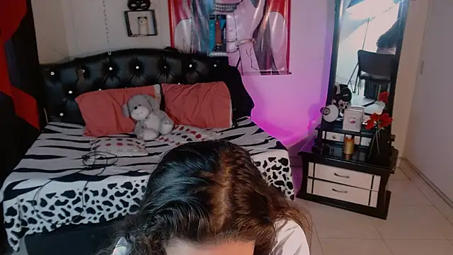 Skylovershot online show from October 2025 07:45:02 PM