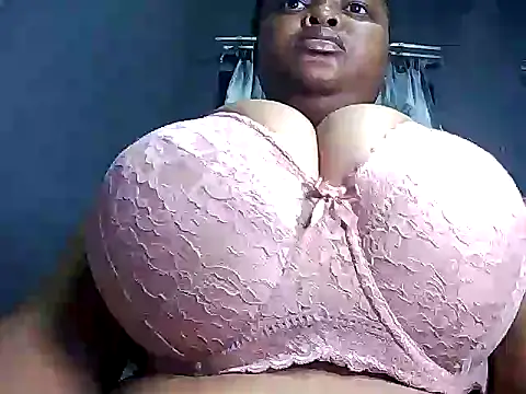 Snapshot of MegaBustyQueen chatting on February 2026 07:58:02 PM MegaBustyQueen online show from February 2026 07:58:02 PM