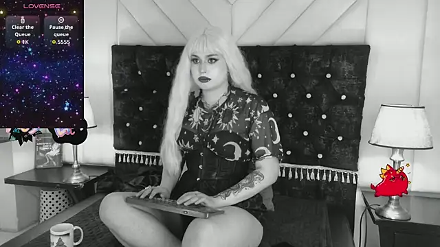 Madamexravenx online show from September 2025 07:58:02 PM