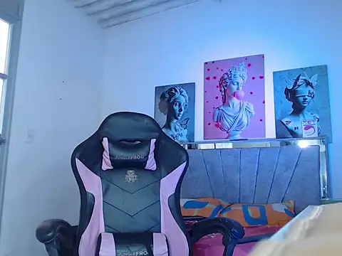 aisha299 online show from October 2025 05:43:01 PM