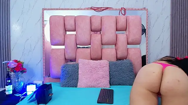 SofiaSommers online show from November 2025 03:26:02 PM