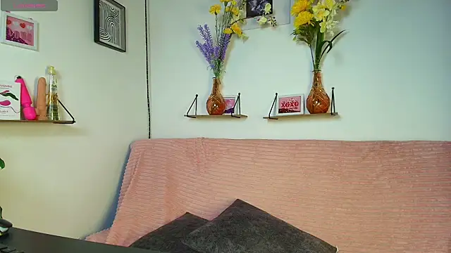 emycarver09 online show from September 2025 11:57:01 AM