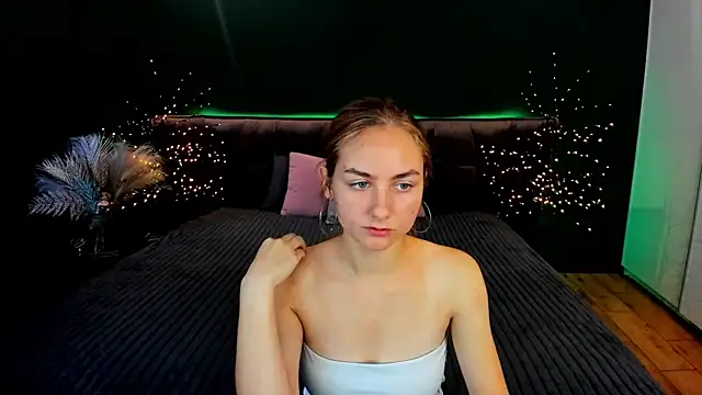 MilaAddams online show from September 2025 05:42:01 AM