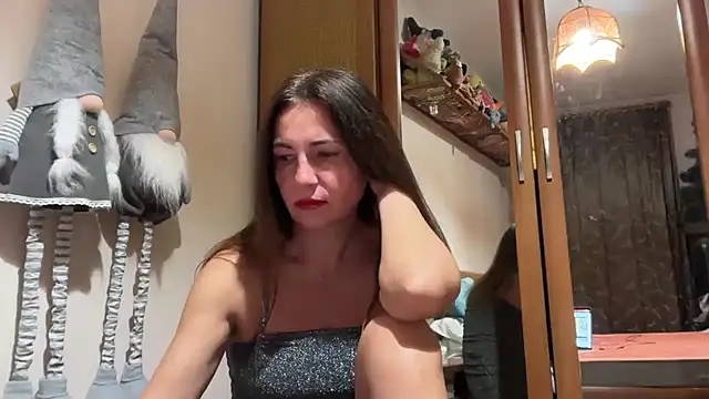 Cyreluna online show from November 2025 06:23:02 PM