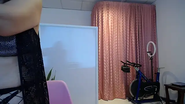 Manuela lara  online show from November 2025 02:38:01 PM