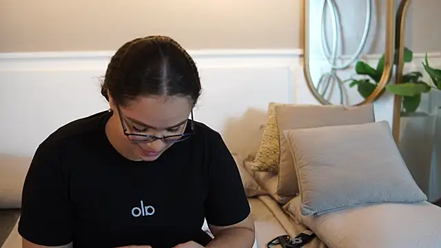 Tayler Kim online show from September 2025 06:19:02 PM