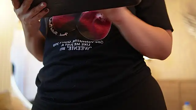 Tayler Kim online show from October 2025 04:05:02 PM