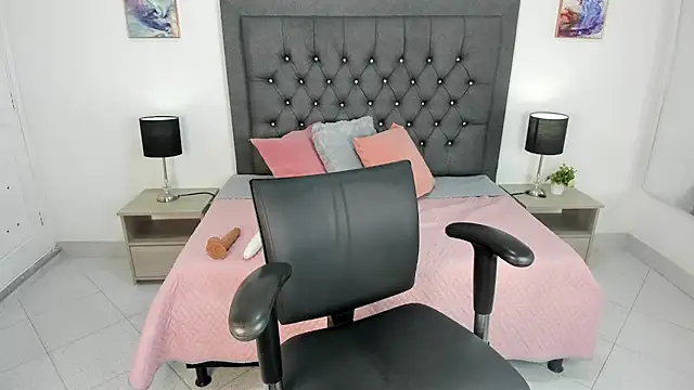 dulce fresa  online show from September 2025 07:38:01 PM