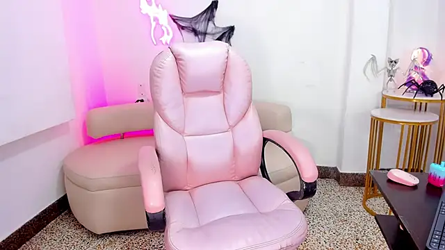 Miss Francheska online show from October 2025 11:43:01 AM