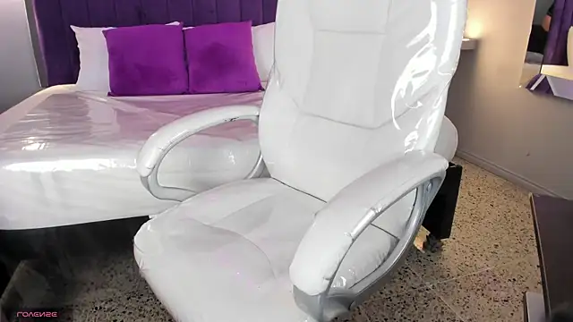 Miss Francheska online show from March 2026 11:57:01 AM