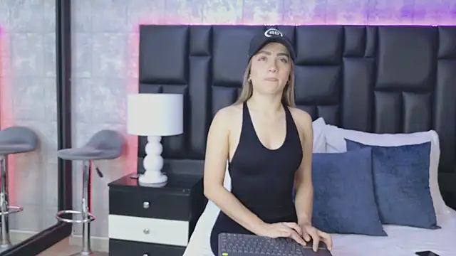 Snapshot of ZoeWilliis chatting on November 2025 12:39:02 PM ZoeWilliis online show from November 2025 12:39:02 PM