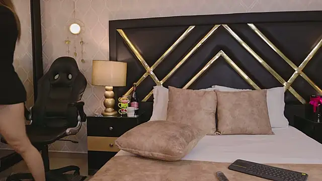 Snapshot of ZoeWilliis chatting on November 2025 12:50:02 PM ZoeWilliis online show from November 2025 12:50:02 PM