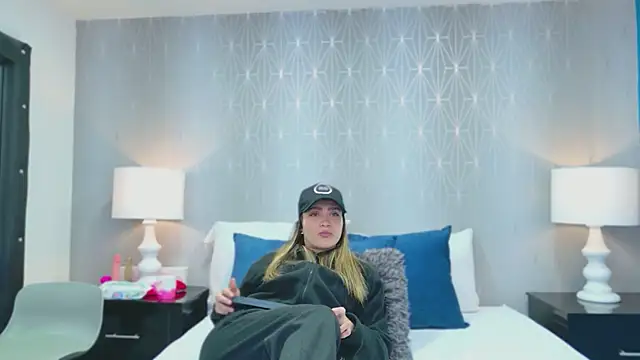 ZoeWilliis online show from April 2026 11:29:01 AM