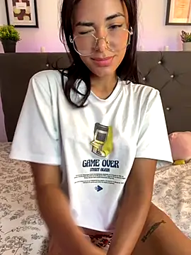 Im Lyan online show from September 2025 04:01:02 PM