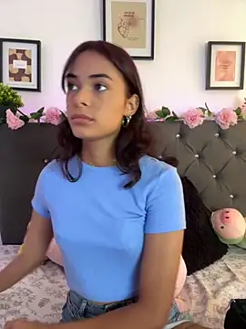 Im Lyan online show from November 2025 02:43:02 PM