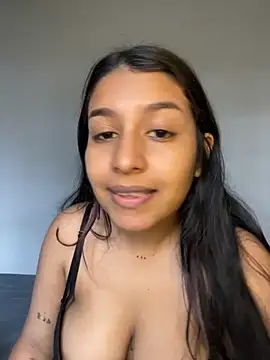  Chloe Smith online show from October 2025 07:00:01 PM