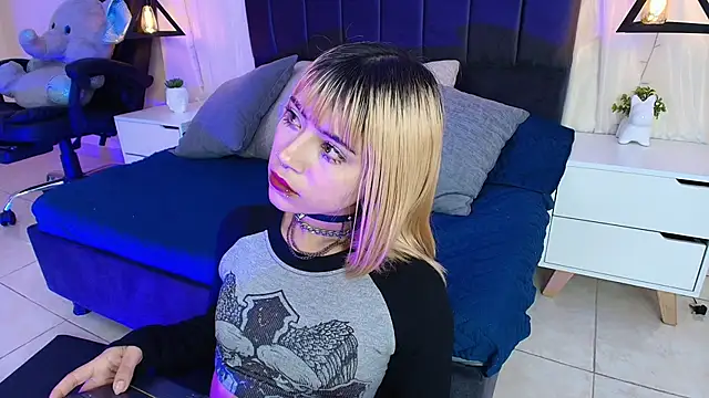 IvyBelle  online show from September 2025 12:18:01 PM