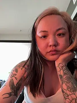 Snapshot of violet_lin chatting on April 2026 09:39:33 PM violet lin online show from April 2026 09:39:33 PM