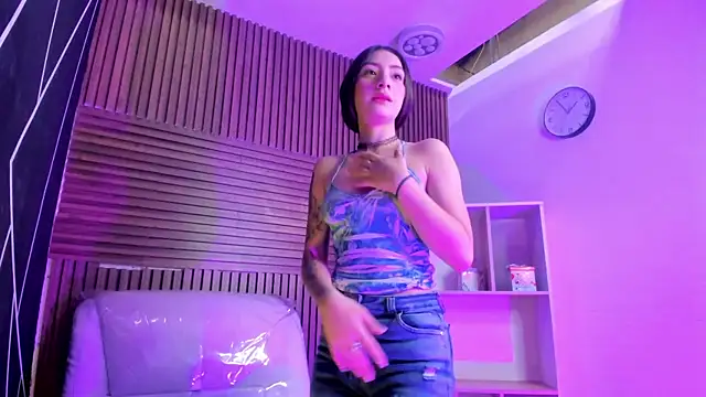 Snapshot of AlliceCopper chatting on November 2025 02:39:01 PM AlliceCopper online show from November 2025 02:39:01 PM