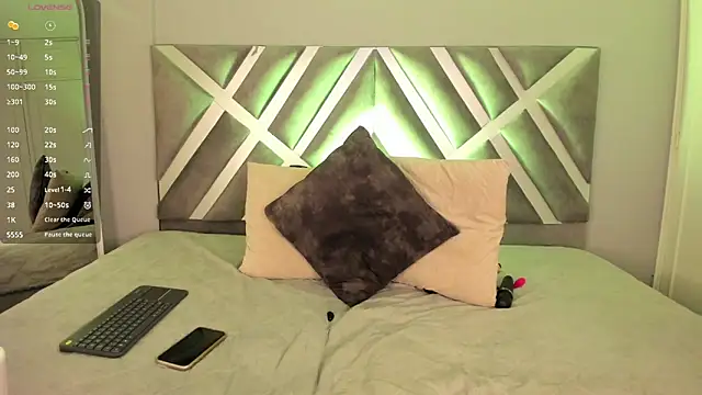 kaylii purple online show from November 2025 04:34:01 AM