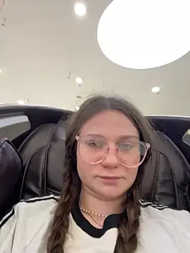 Snapshot of MiniVi chatting on September 2025 06:23:02 AM MiniVi online show from September 2025 06:23:02 AM