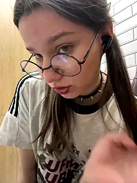 Snapshot of MiniVi chatting on September 2025 05:45:02 AM MiniVi online show from September 2025 05:45:02 AM