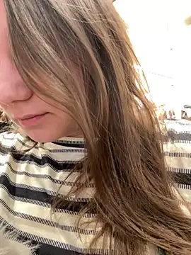 Snapshot of MiniVi chatting on October 2025 07:07:01 AM MiniVi online show from October 2025 07:07:01 AM