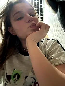 Snapshot of MiniVi chatting on October 2025 05:49:02 AM MiniVi online show from October 2025 05:49:02 AM