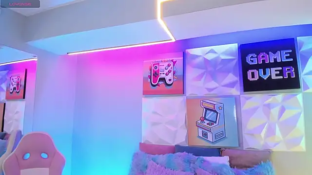 LindaWz  online show from December 2025 04:10:01 AM