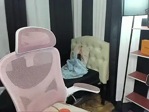 Seductive Margaux online show from November 2025 07:02:02 PM