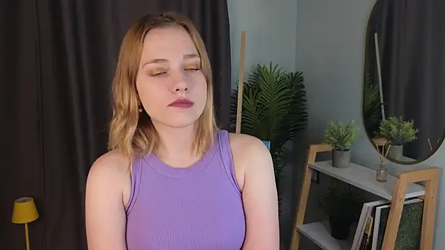 HollieCollelo online show from October 2025 03:18:01 AM