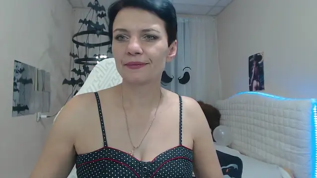 AvaSaturnian online show from October 2025 12:30:02 PM