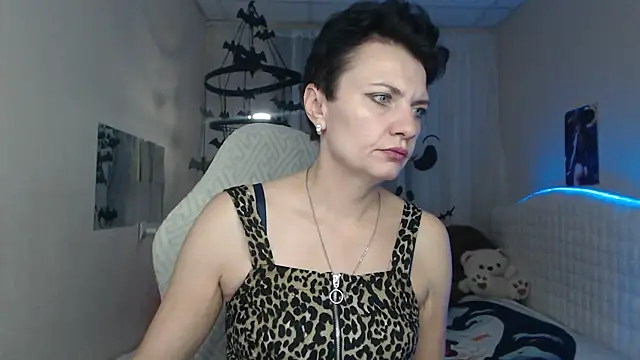 AvaSaturnian online show from October 2025 01:36:03 PM