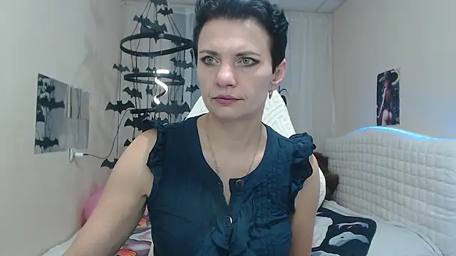 AvaSaturnian online show from November 2025 07:18:02 AM