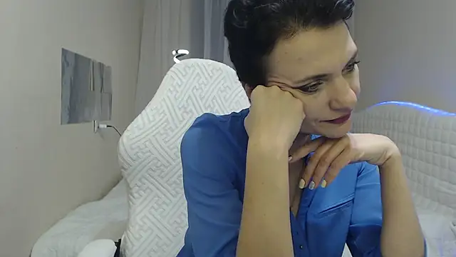 AvaSaturnian online show from November 2025 01:10:01 PM