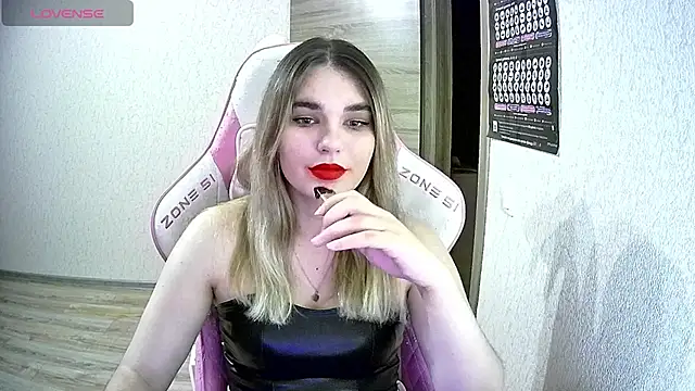 Kris Moss online show from October 2025 09:52:01 PM