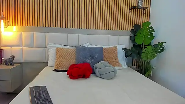 Snapshot of Roseaurora chatting on November 2025 12:38:01 PM Roseaurora online show from November 2025 12:38:01 PM