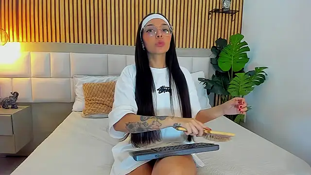 Snapshot of Roseaurora chatting on November 2025 12:37:02 PM Roseaurora online show from November 2025 12:37:02 PM