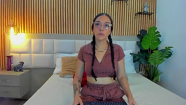 Snapshot of Roseaurora chatting on November 2025 12:38:02 PM Roseaurora online show from November 2025 12:38:02 PM