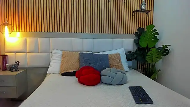 Snapshot of Roseaurora chatting on November 2025 12:45:02 PM Roseaurora online show from November 2025 12:45:02 PM