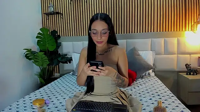 Snapshot of Roseaurora chatting on November 2025 12:59:01 PM Roseaurora online show from November 2025 12:59:01 PM