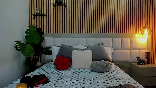 Snapshot of Roseaurora chatting on November 2025 02:28:01 PM Roseaurora online show from November 2025 02:28:01 PM