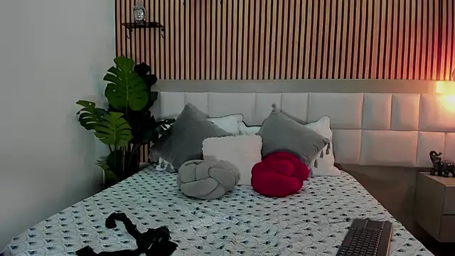 Snapshot of Roseaurora chatting on November 2025 12:40:01 PM Roseaurora online show from November 2025 12:40:01 PM